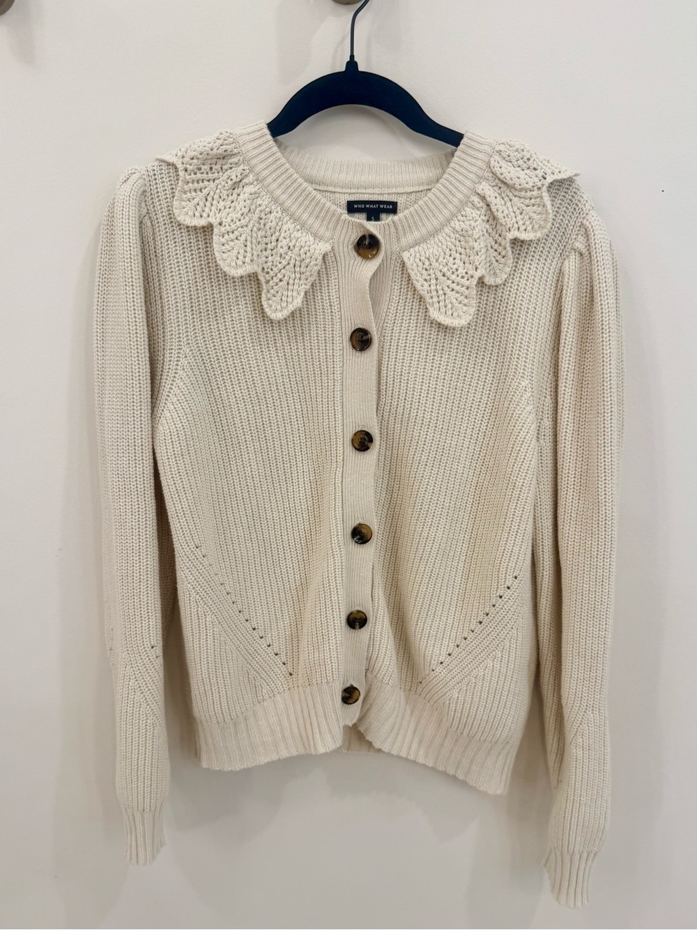 Who What Wear Cream Scalloped Collar Button-Front Cardigan - Picture 2 of 4